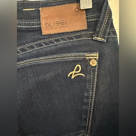 DL1961 Kate Slim Straight Dark Wash Jeans Size 26 - Picture 8 of 12